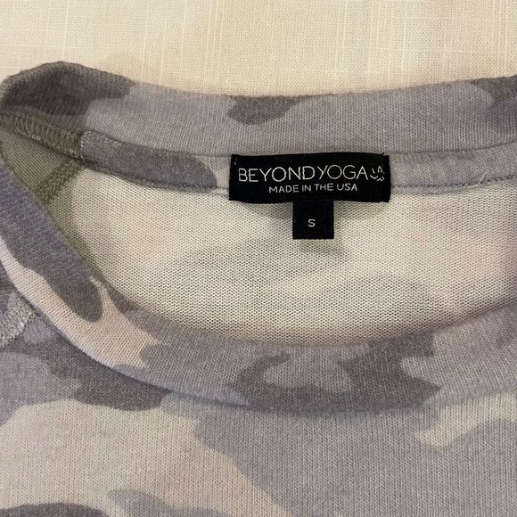 Beyond Yoga gray camo camouflage soft long sleeve top size small - Picture 10 of 15